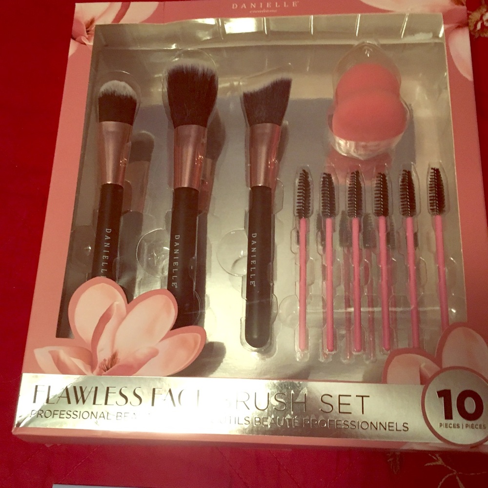 Danielle Flawless Face brush set